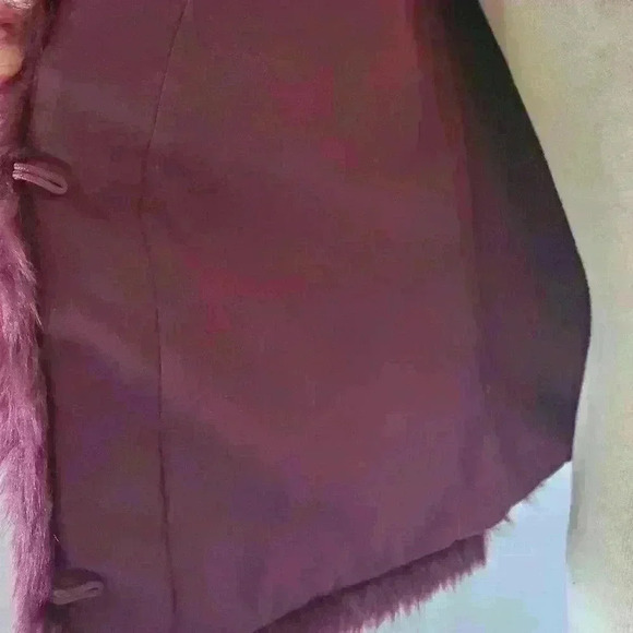 Talula Aritzia faux fur  merlot vest. Size xxs - Picture 5 of 9